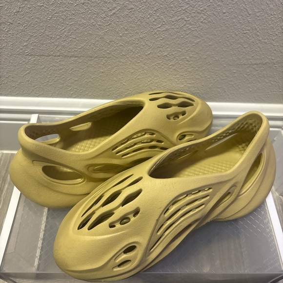 Yeezy Tan Mules & Clogs - Picture 1 of 3
